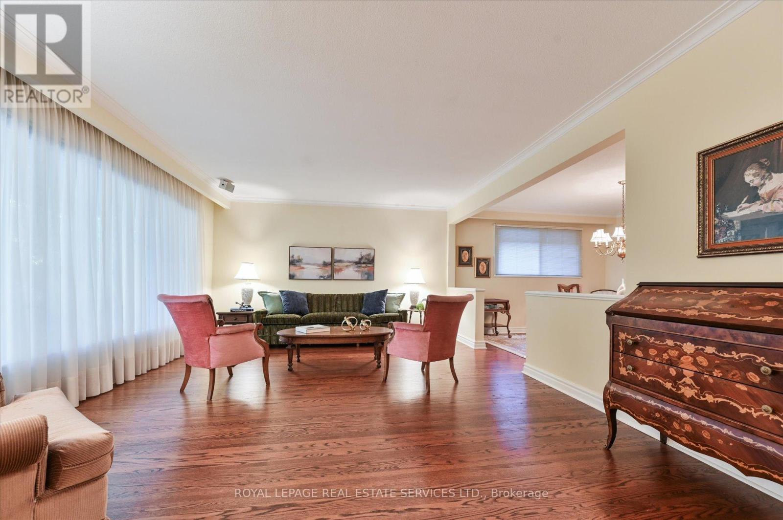 20 Widdicombe Hill, Toronto, Ontario  M9R 1B3 - Photo 6 - W12468837