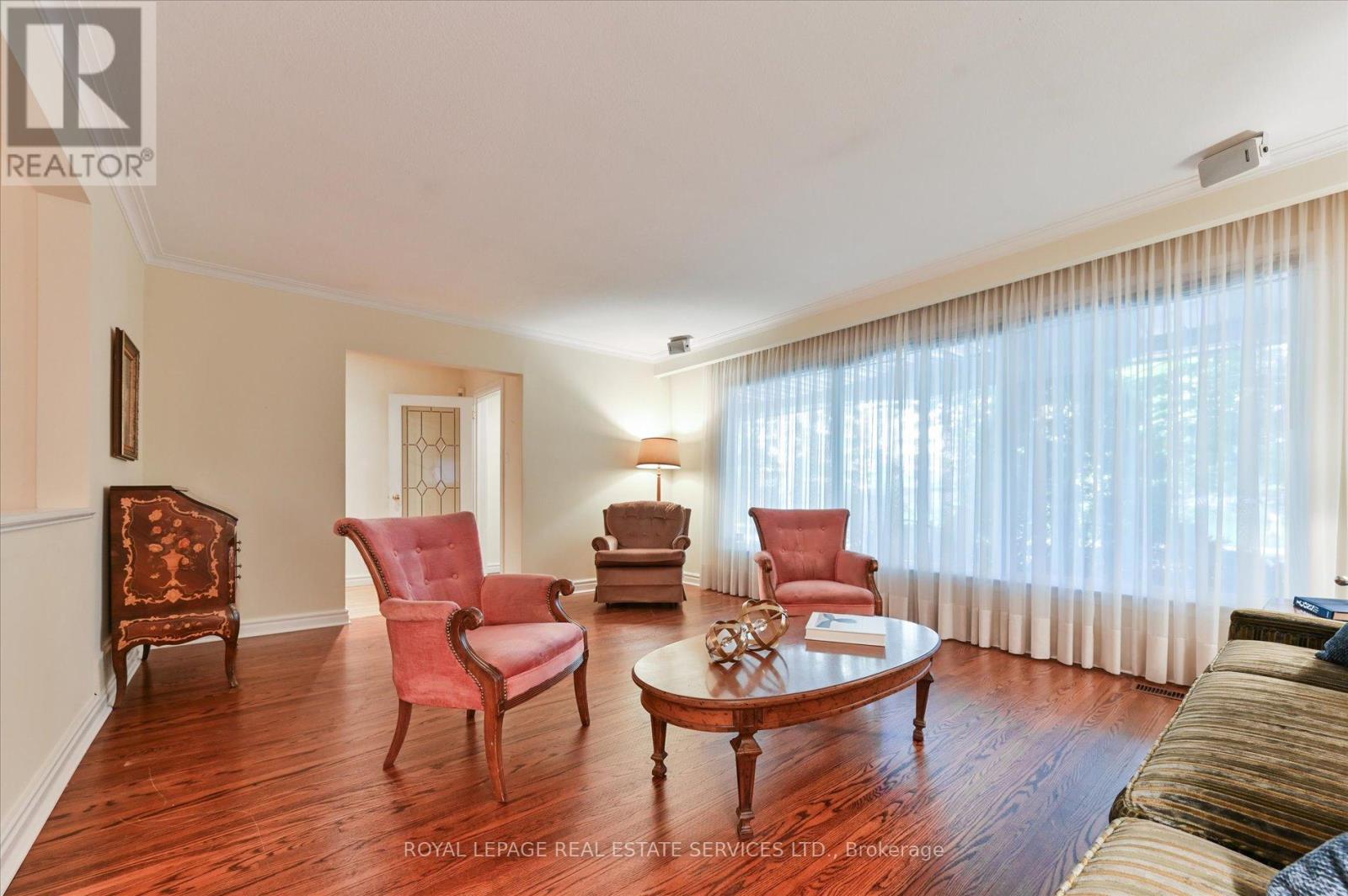 20 Widdicombe Hill, Toronto, Ontario  M9R 1B3 - Photo 7 - W12468837