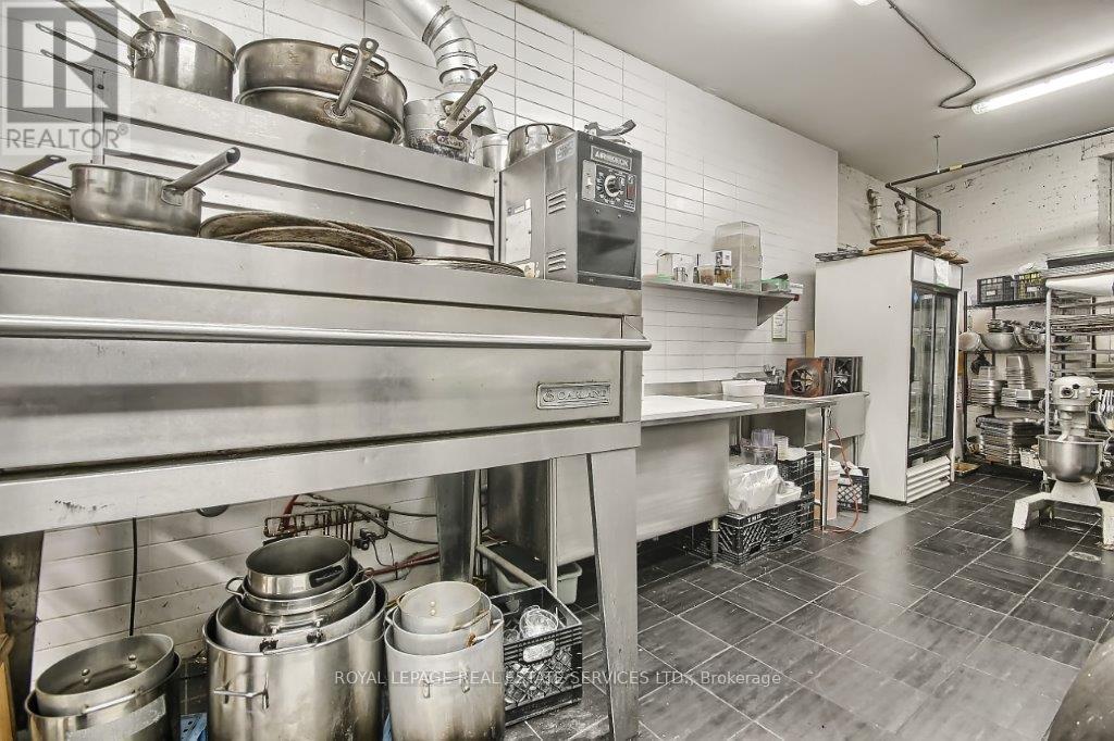 3047 Dundas Street W, Toronto, Ontario  M6P 1Z5 - Photo 24 - W12468842