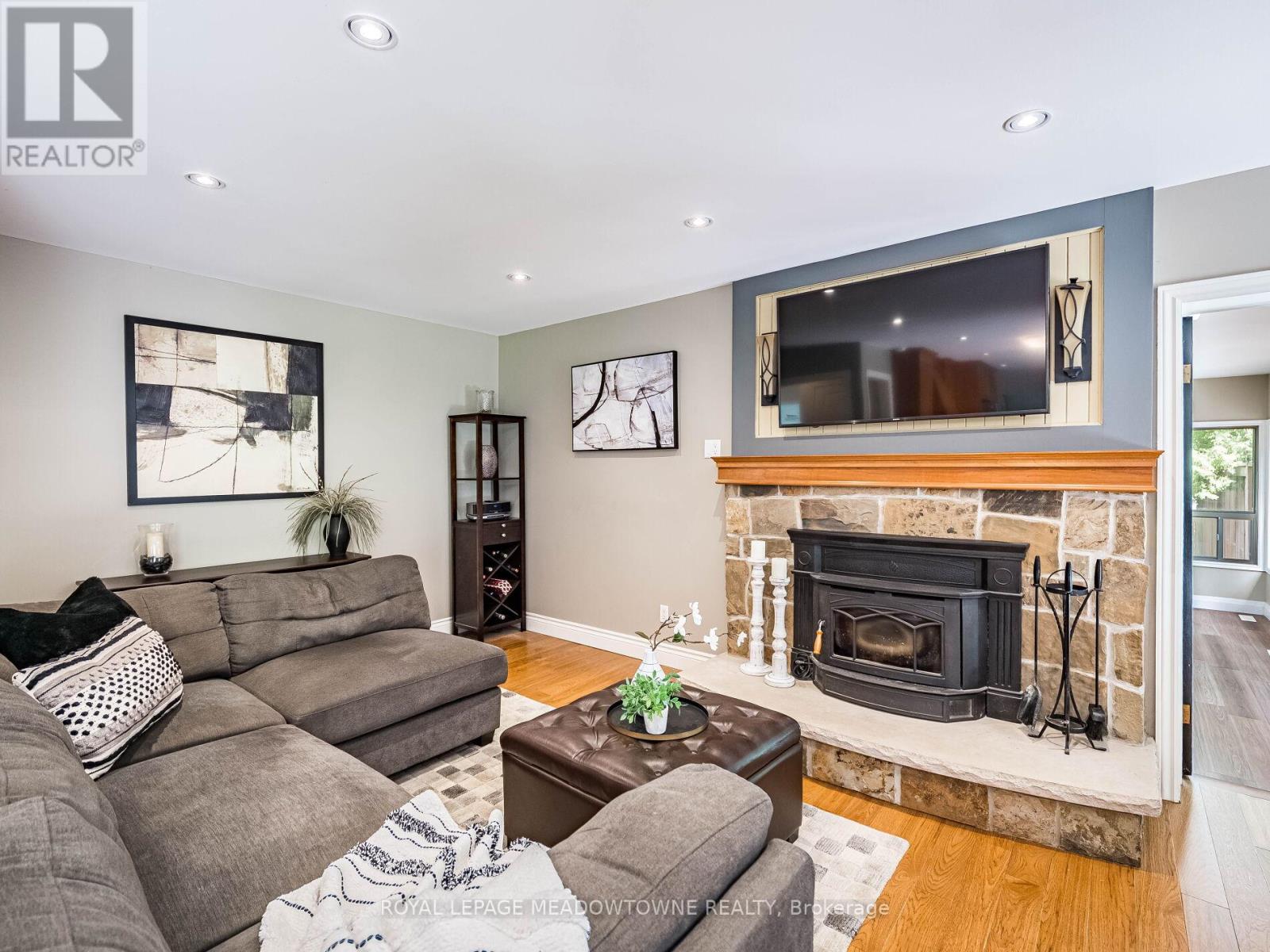 40 Hilltop Drive, Caledon, Ontario  L7C 1H6 - Photo 15 - W12468855
