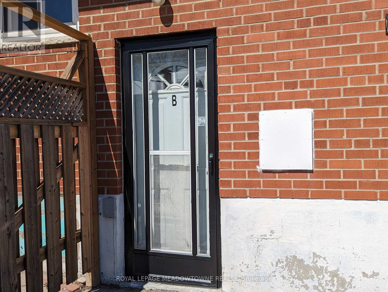 240 Wellesworth Drive, Toronto, Ontario  M9C 4S6 - Photo 2 - W12468869