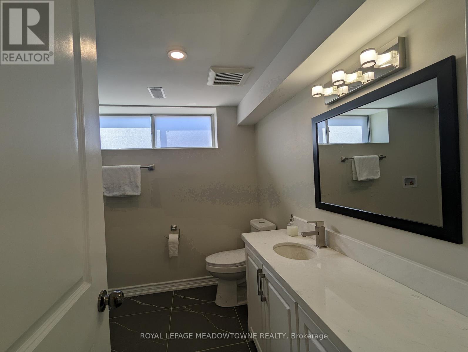 240 Wellesworth Drive, Toronto, Ontario  M9C 4S6 - Photo 5 - W12468869