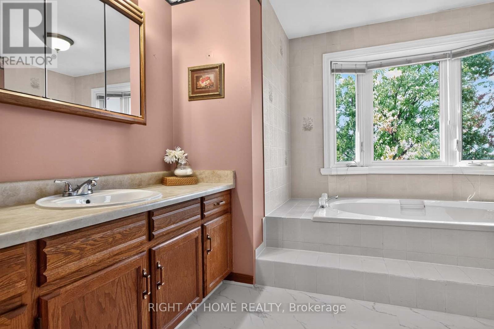 4433 Sedgefield Road, Mississauga, Ontario  L5M 3B6 - Photo 22 - W12468873