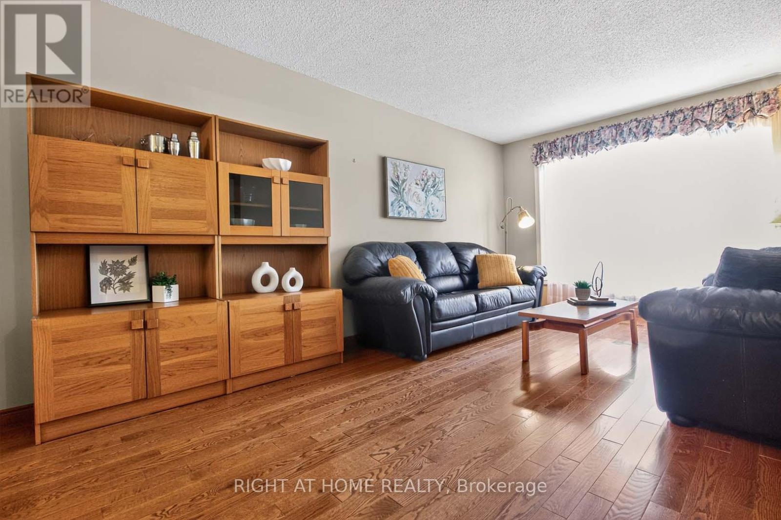 4433 Sedgefield Road, Mississauga, Ontario  L5M 3B6 - Photo 3 - W12468873