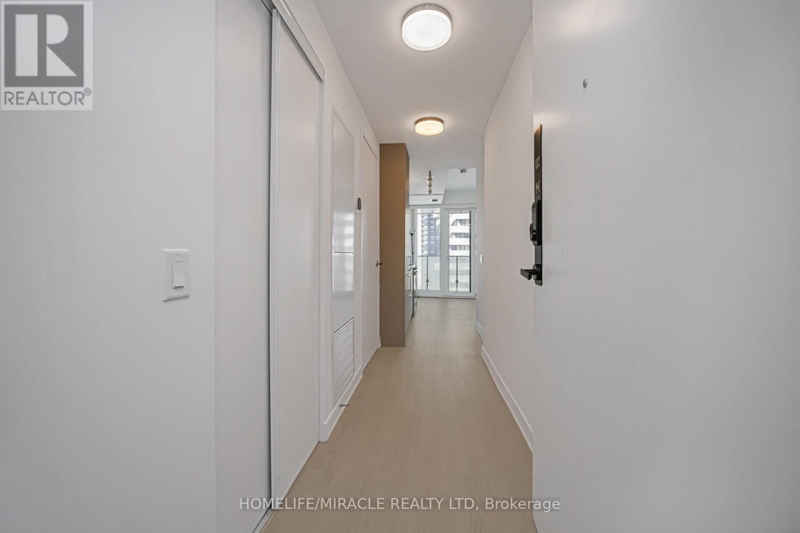 1002 - 3883 Quartz Road, Mississauga, Ontario  L5B 0M4 - Photo 4 - W12468896