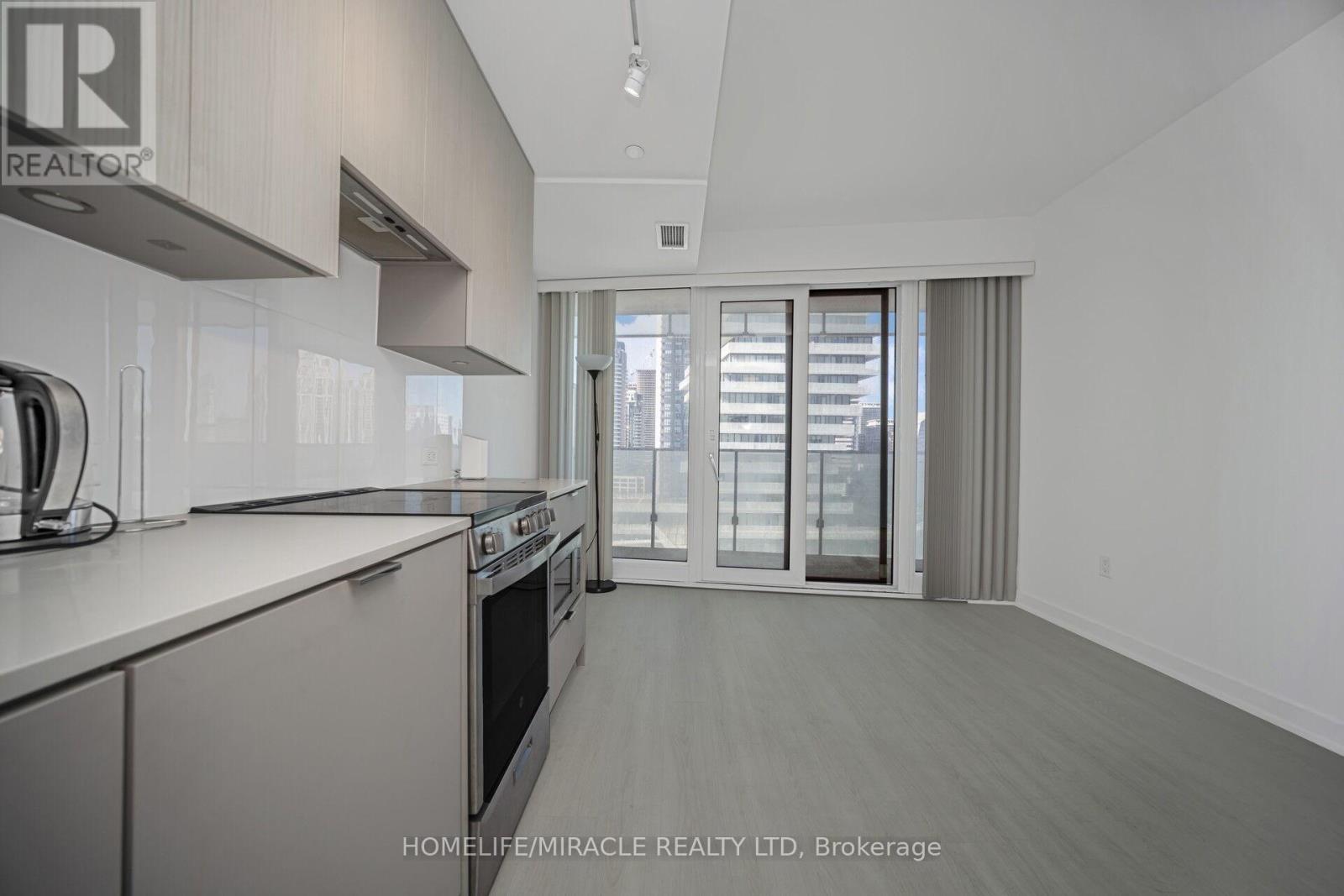 1002 - 3883 Quartz Road, Mississauga, Ontario  L5B 0M4 - Photo 6 - W12468896
