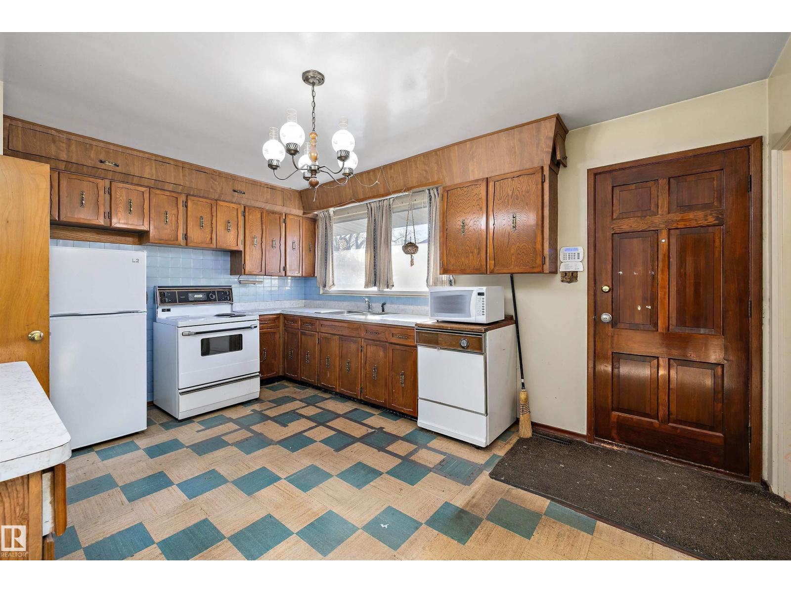 13711 133 Av Nw, Edmonton, Alberta  T5L 3T3 - Photo 16 - E4462544