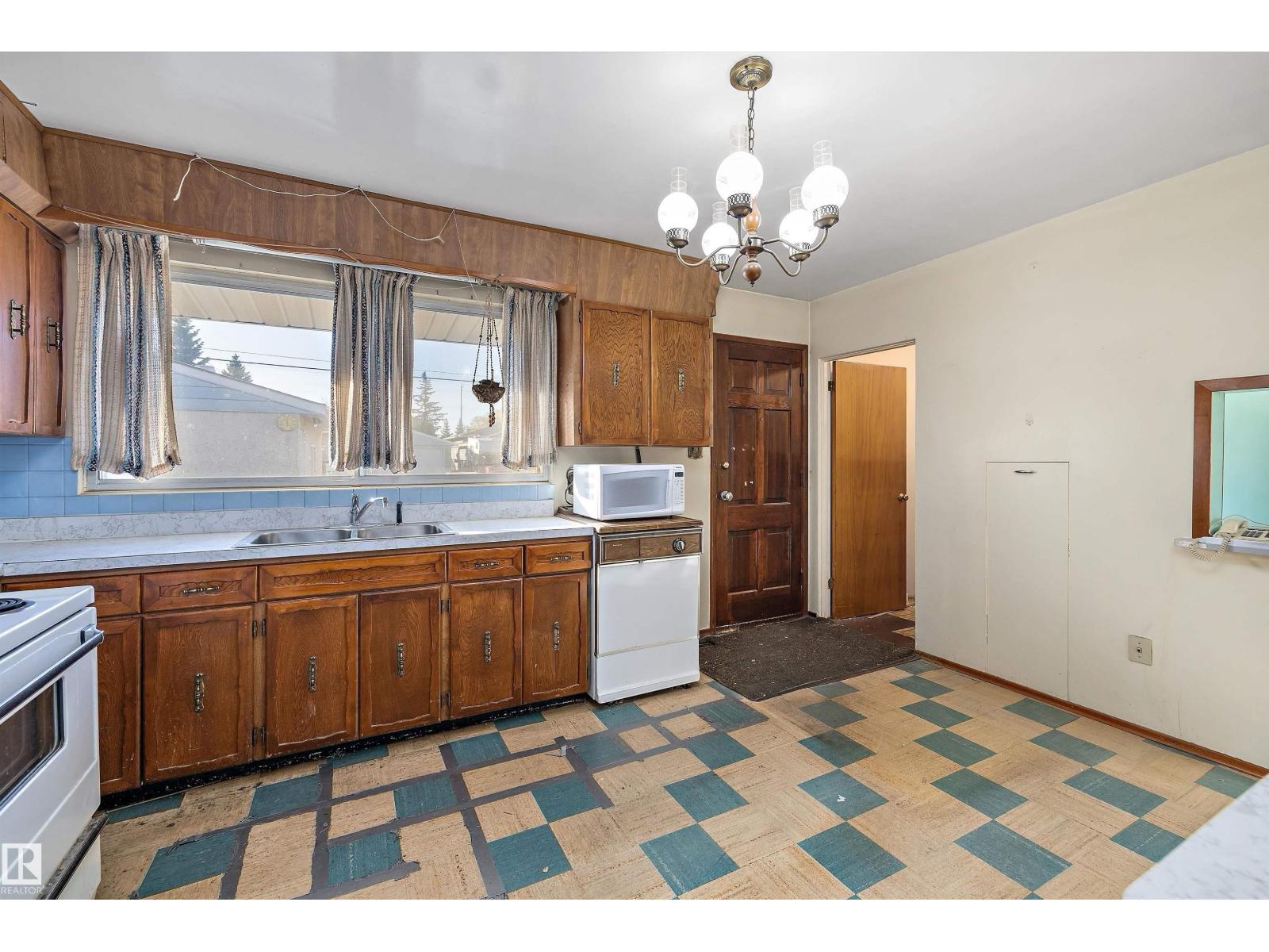 13711 133 Av Nw, Edmonton, Alberta  T5L 3T3 - Photo 5 - E4462544