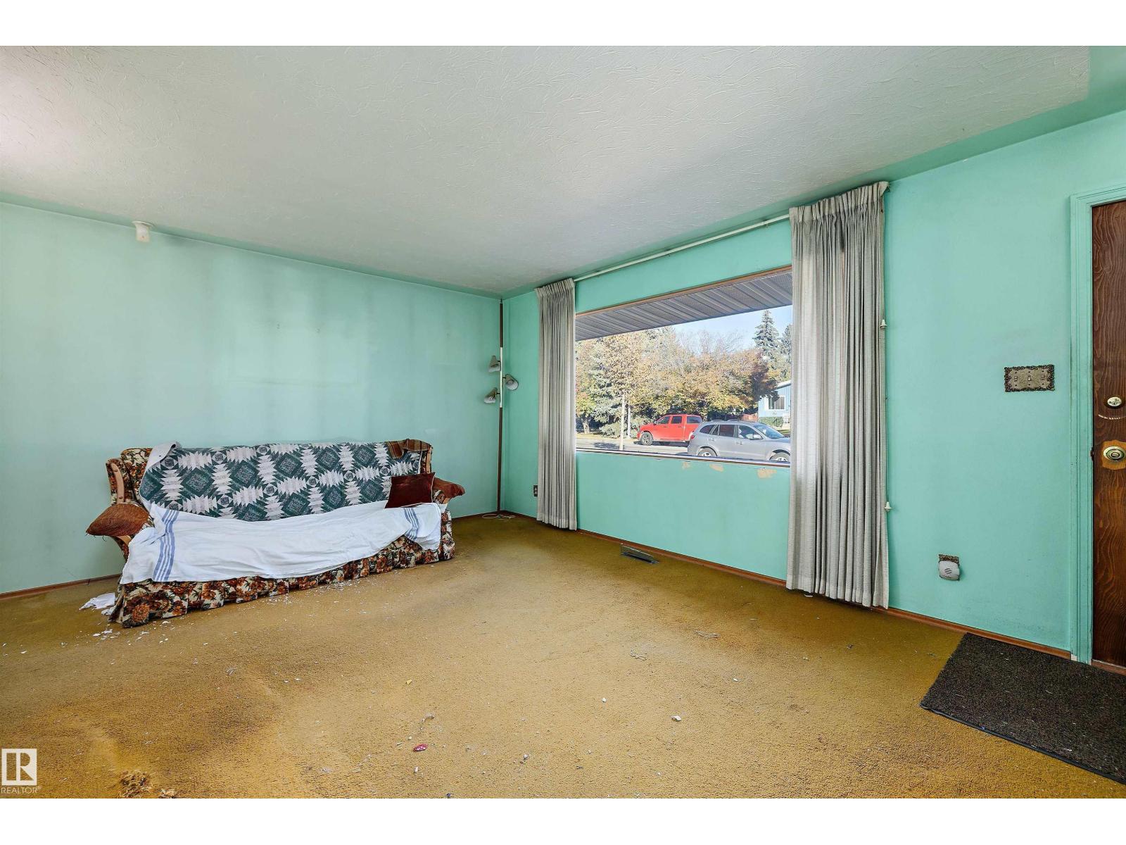 13711 133 Av Nw, Edmonton, Alberta  T5L 3T3 - Photo 2 - E4462544