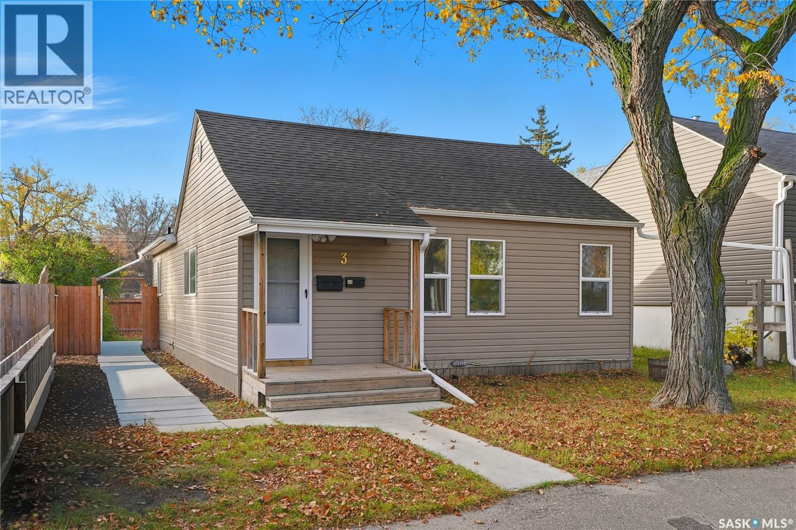 3 Minto Place, Saskatoon, Saskatchewan  S7L 1C4 - Photo 2 - SK021128