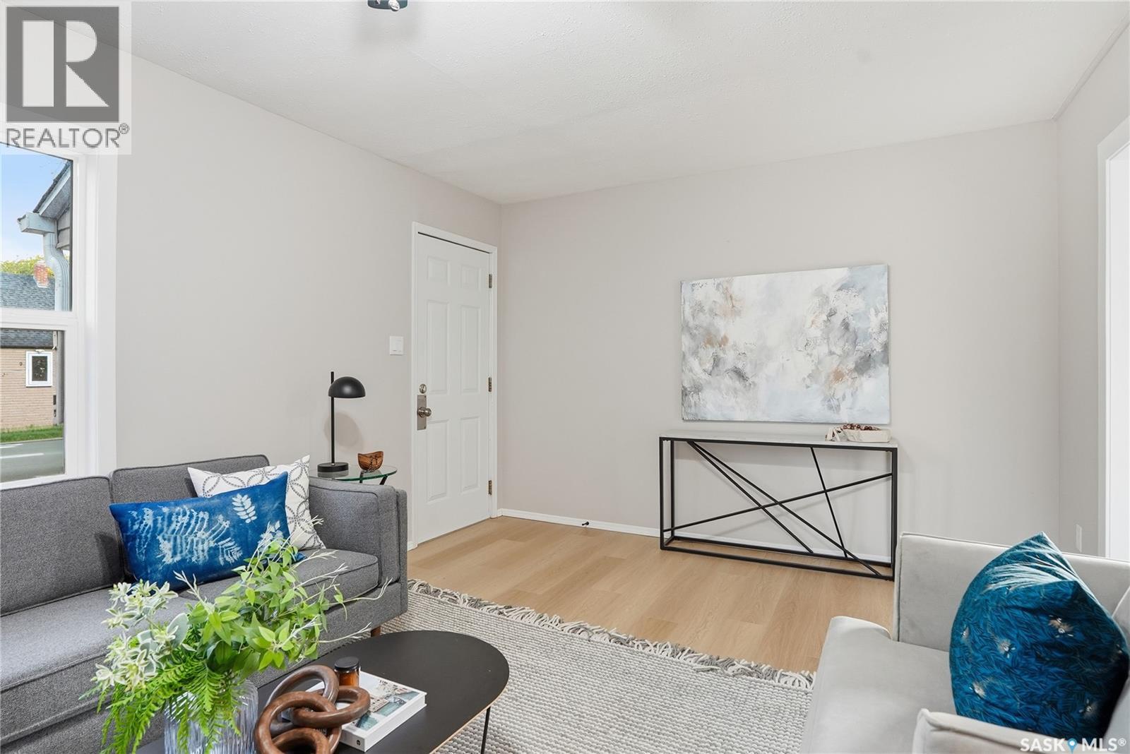 3 Minto Place, Saskatoon, Saskatchewan  S7L 1C4 - Photo 3 - SK021128