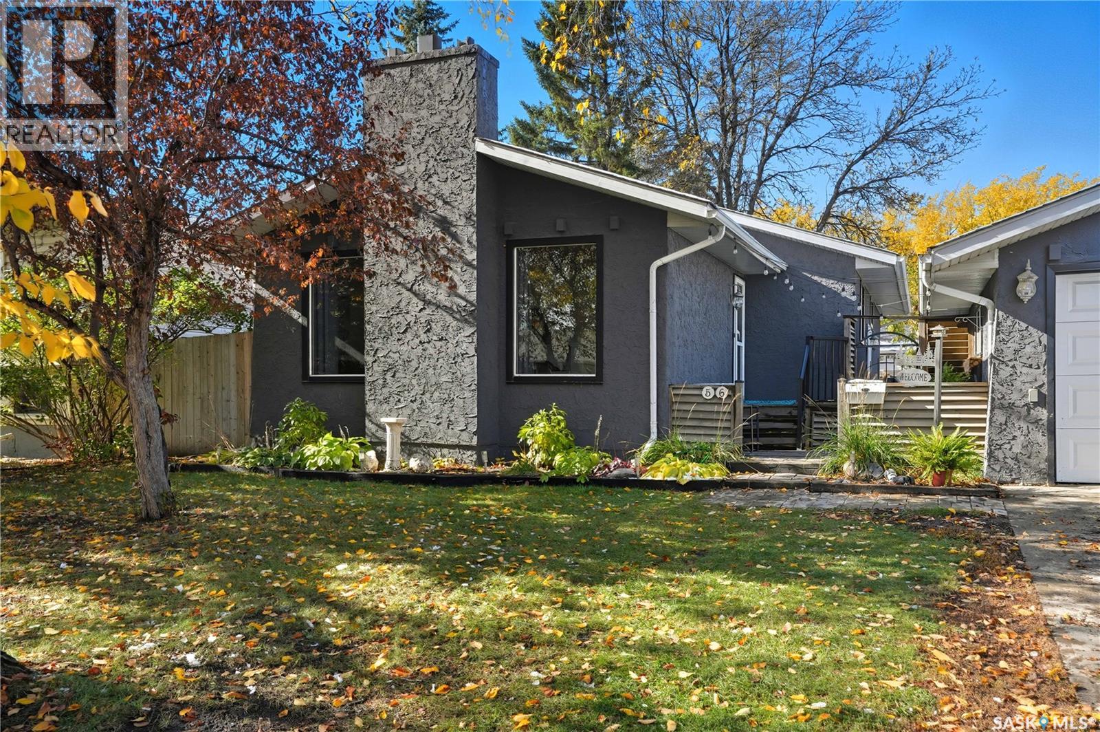 56 Jackson Bay, Regina, Saskatchewan  S4R 6T8 - Photo 2 - SK021000