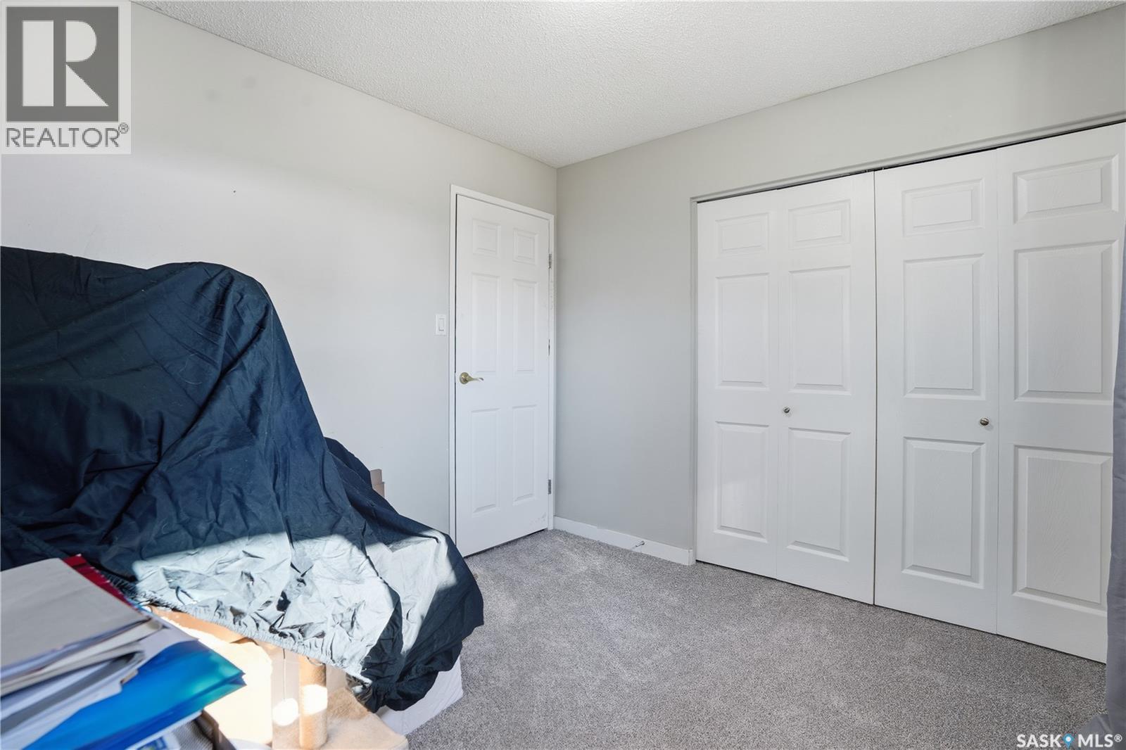 56 Jackson Bay, Regina, Saskatchewan  S4R 6T8 - Photo 24 - SK021000