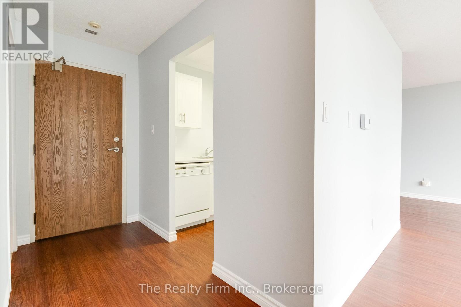 1515 - 45 Pond Mills Road, London South, Ontario  N5Z 4W5 - Photo 3 - X12390798