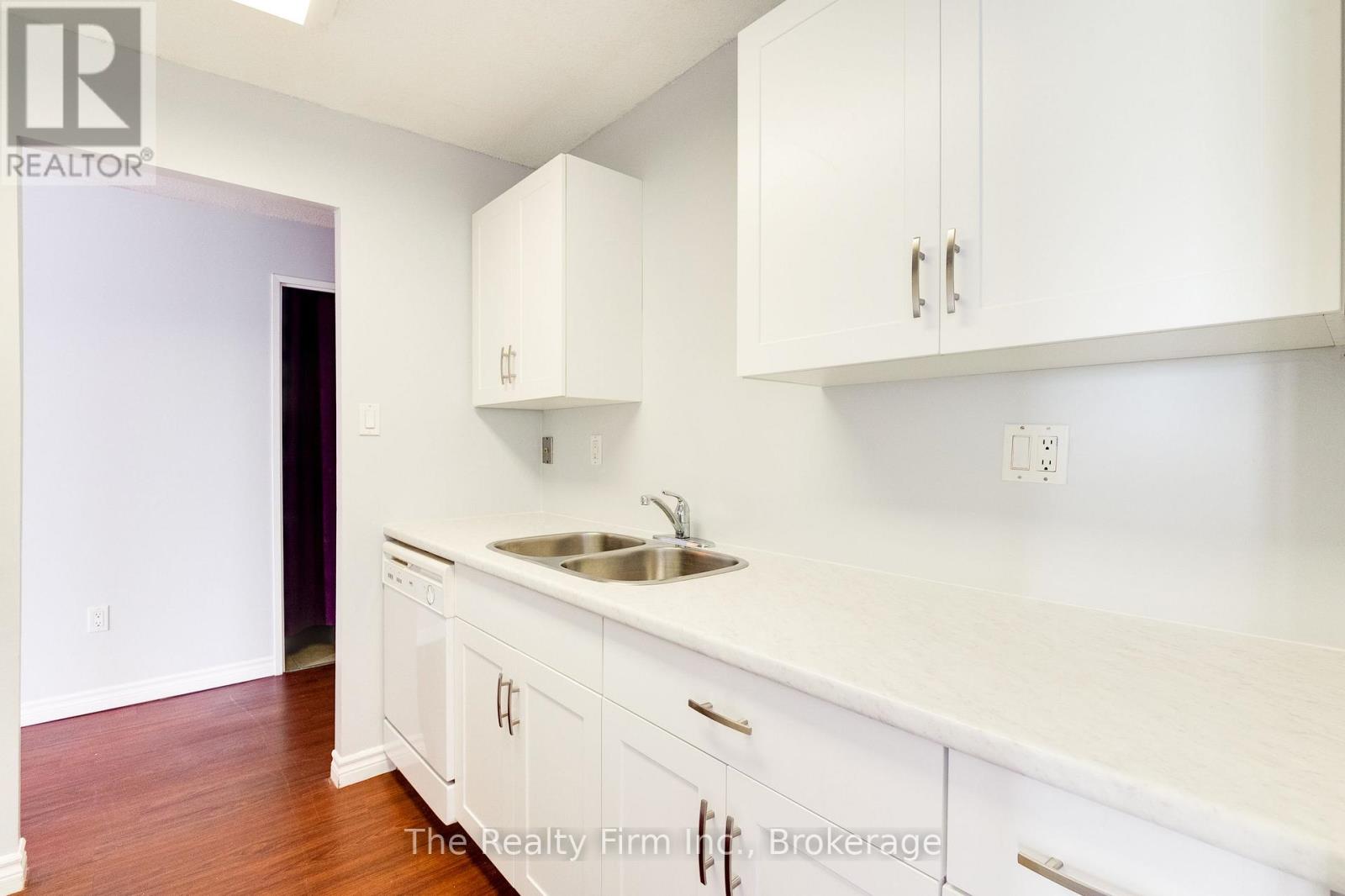 1515 - 45 Pond Mills Road, London South, Ontario  N5Z 4W5 - Photo 6 - X12390798