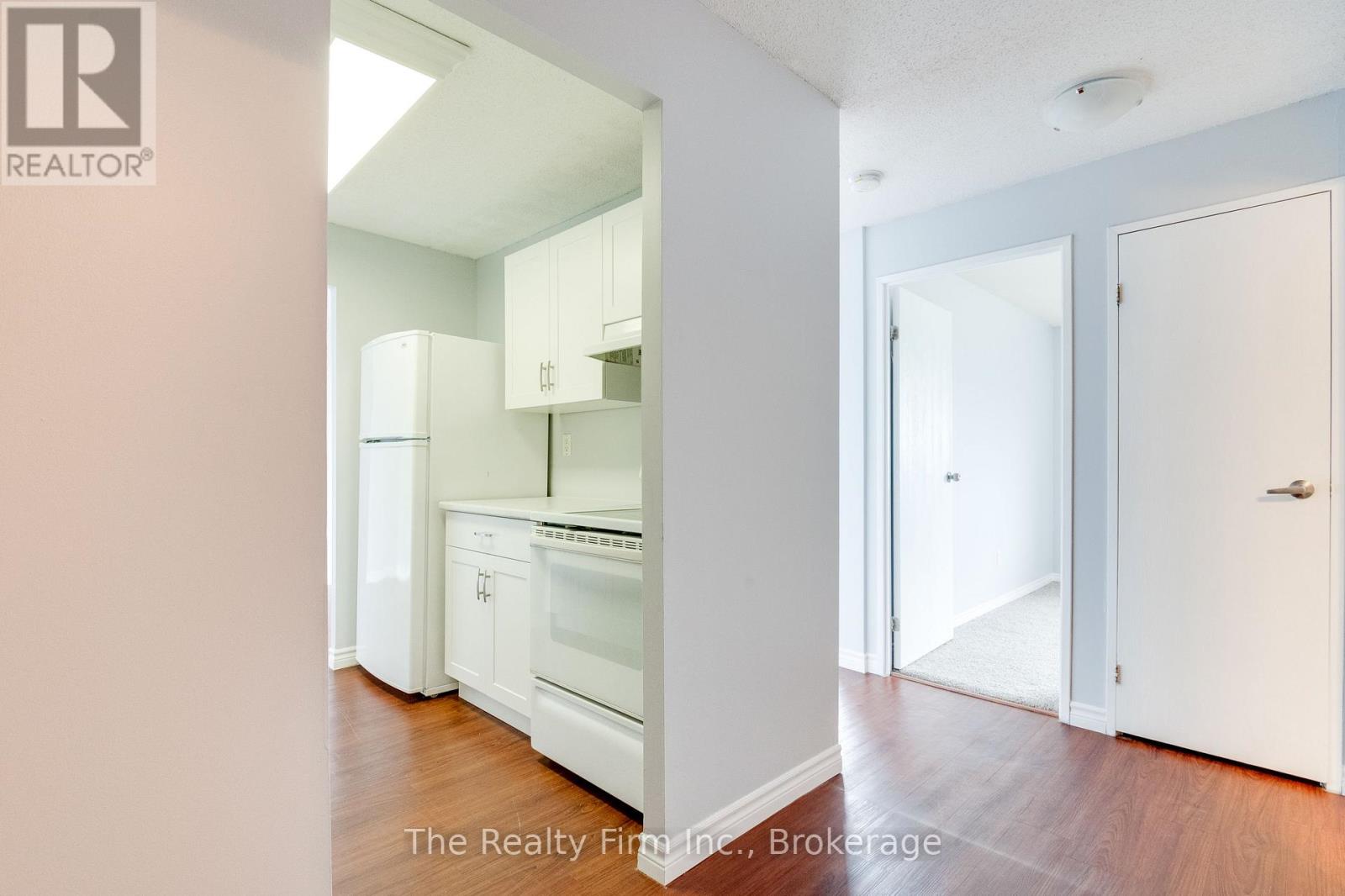 1515 - 45 Pond Mills Road, London South, Ontario  N5Z 4W5 - Photo 4 - X12390798