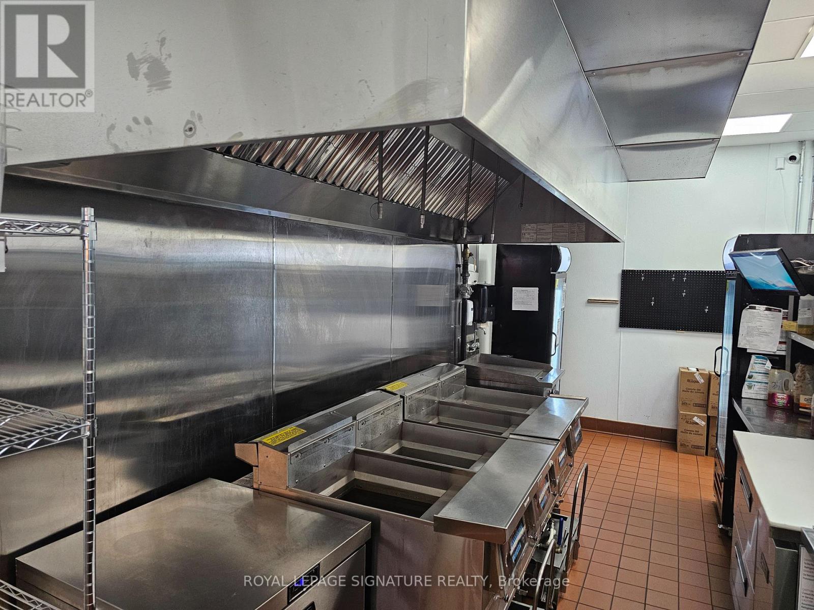 1154 St Clair Avenue W, Toronto, Ontario  M6E 1B3 - Photo 11 - C12469012