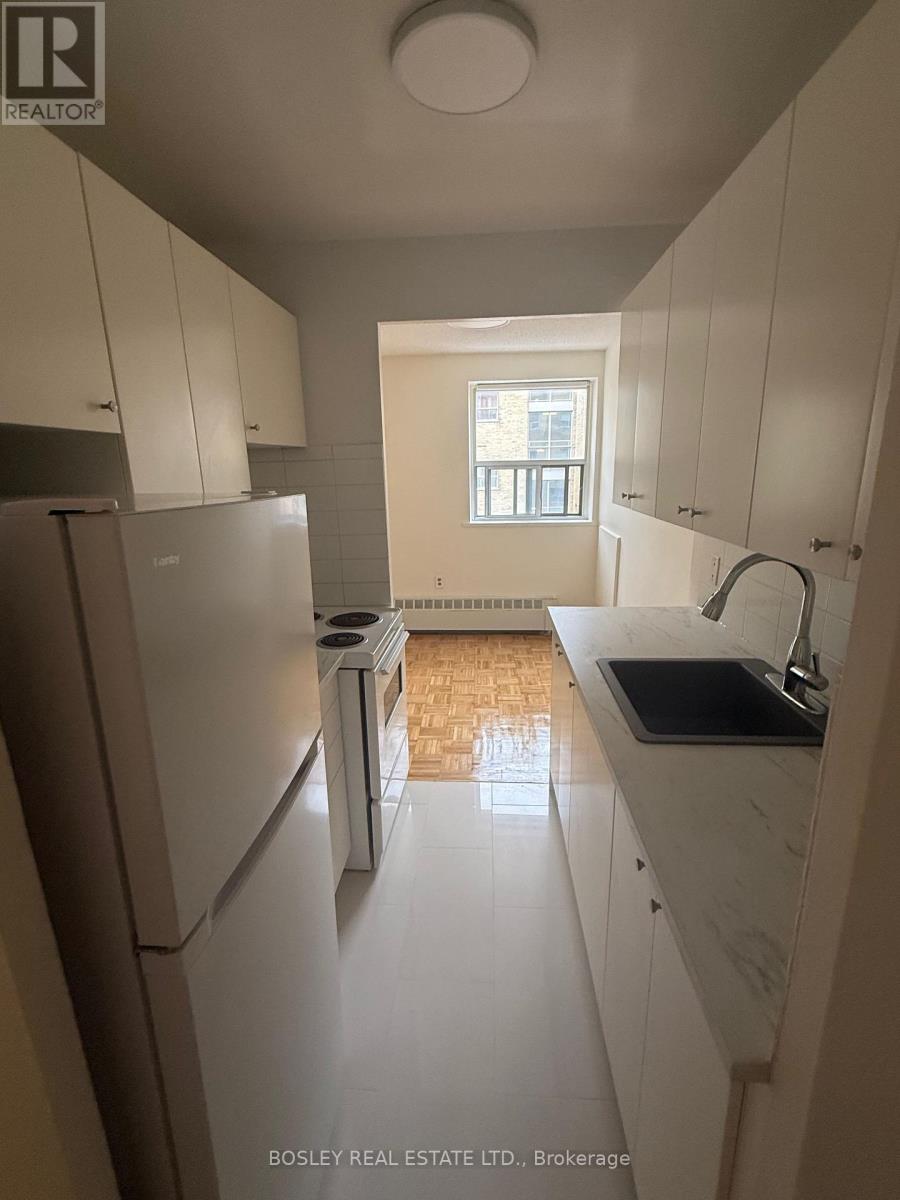 305 - 972 Eglinton Avenue E, Toronto, Ontario  M4G 2L9 - Photo 2 - C12469024