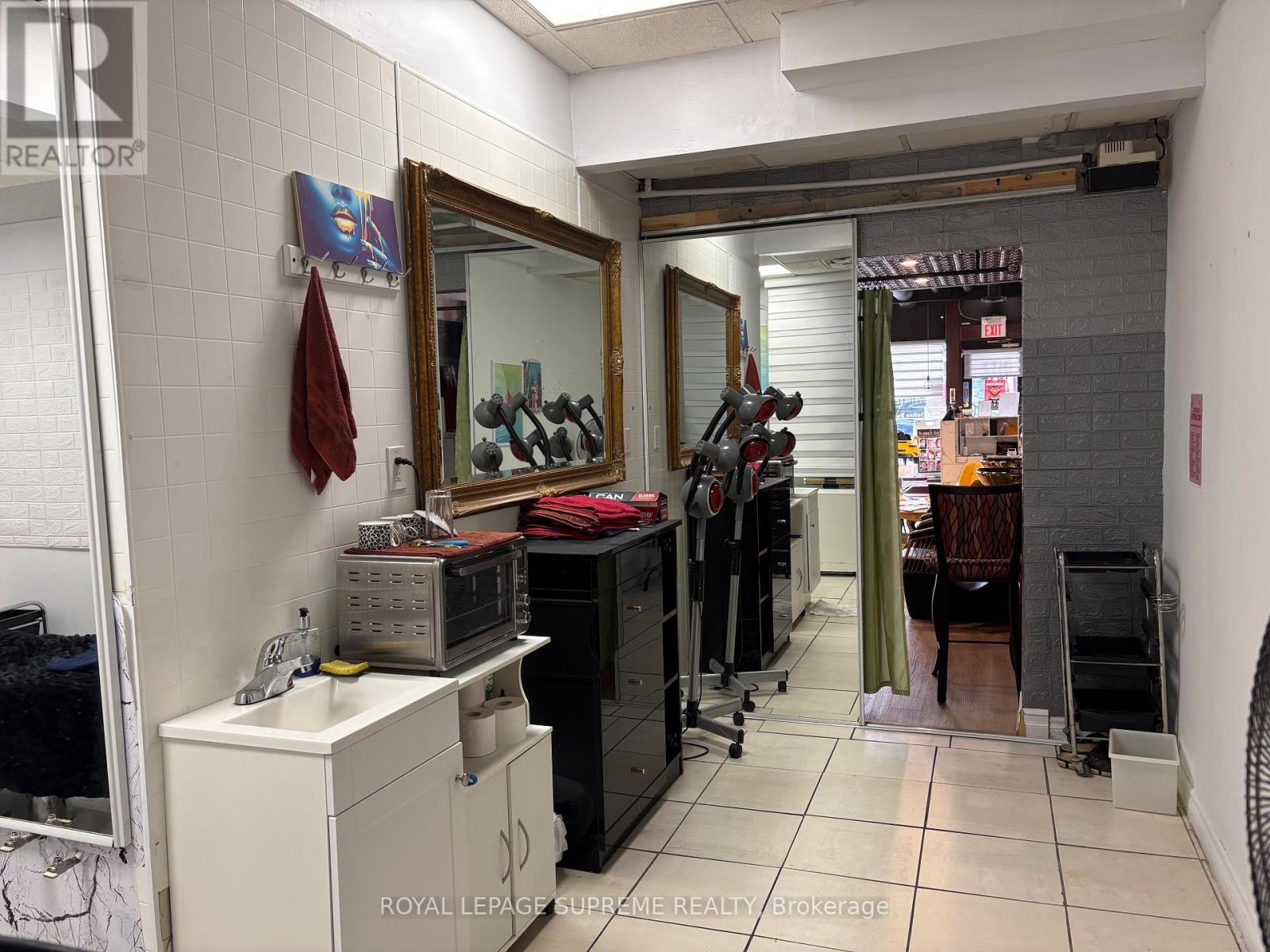 2721 Yonge Street, Toronto, Ontario  M4N 2H8 - Photo 13 - C12469046