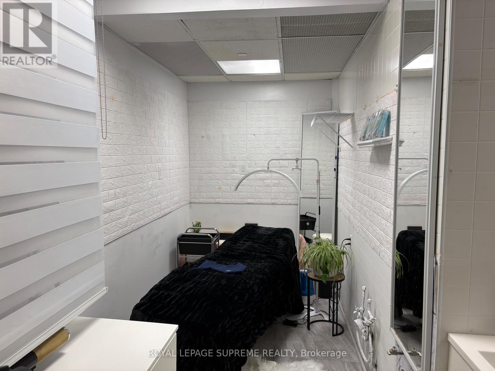 2721 Yonge Street, Toronto, Ontario  M4N 2H8 - Photo 15 - C12469046