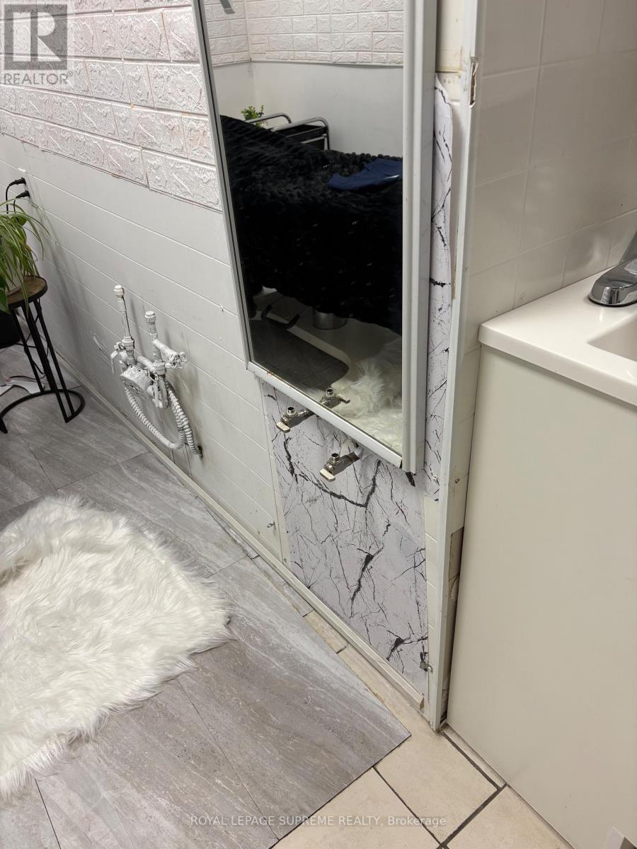 2721 Yonge Street, Toronto, Ontario  M4N 2H8 - Photo 16 - C12469046