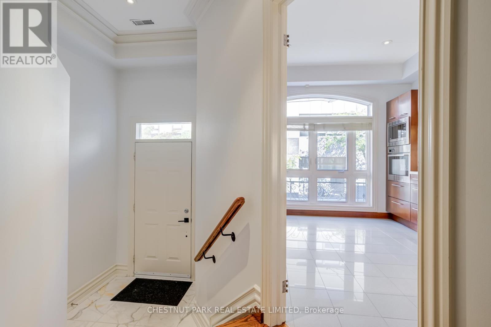 17a Alcorn Avenue, Toronto, Ontario  M4V 1E5 - Photo 2 - C12469057