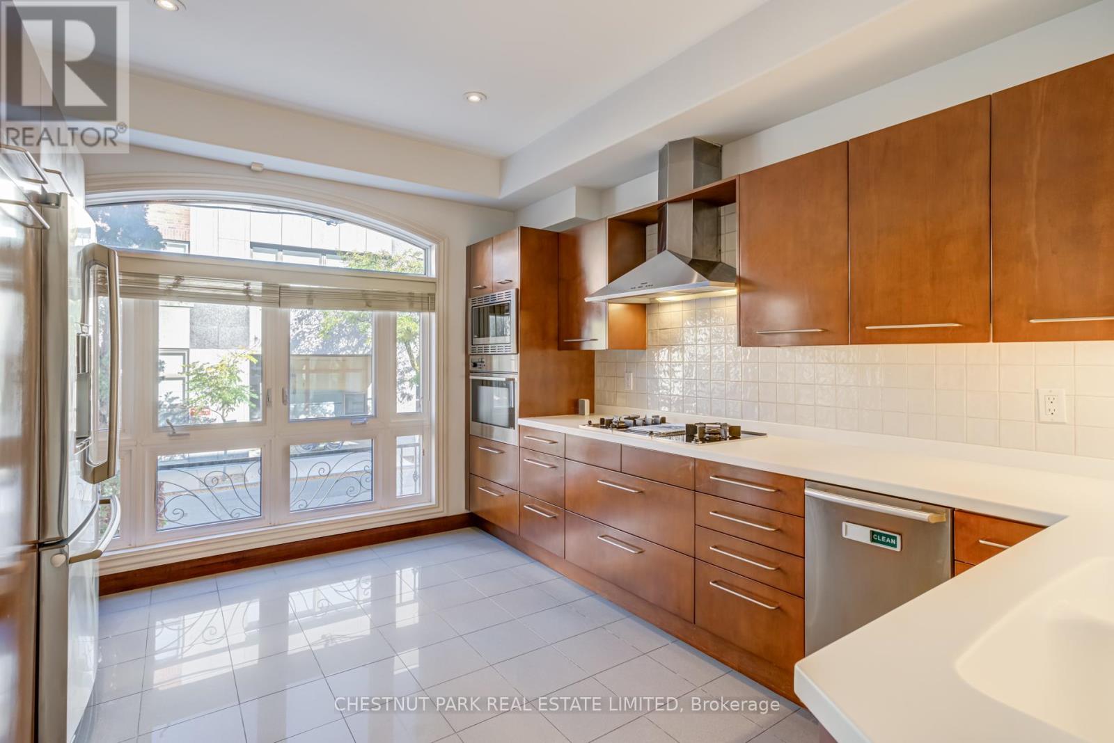 17a Alcorn Avenue, Toronto, Ontario  M4V 1E5 - Photo 3 - C12469057