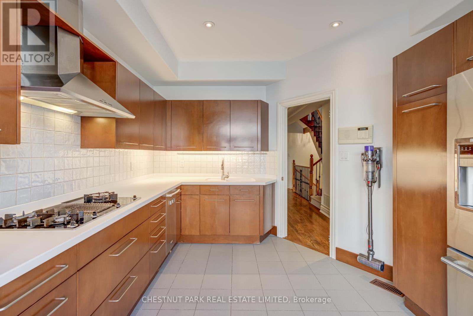 17a Alcorn Avenue, Toronto, Ontario  M4V 1E5 - Photo 4 - C12469057