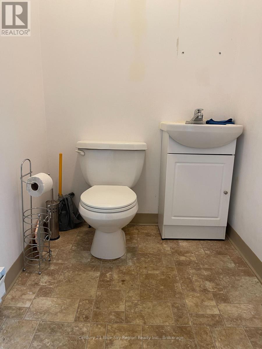 415/423 Main Street E, North Bay, Ontario P1B 1B6 - Photo 9 - X12469074