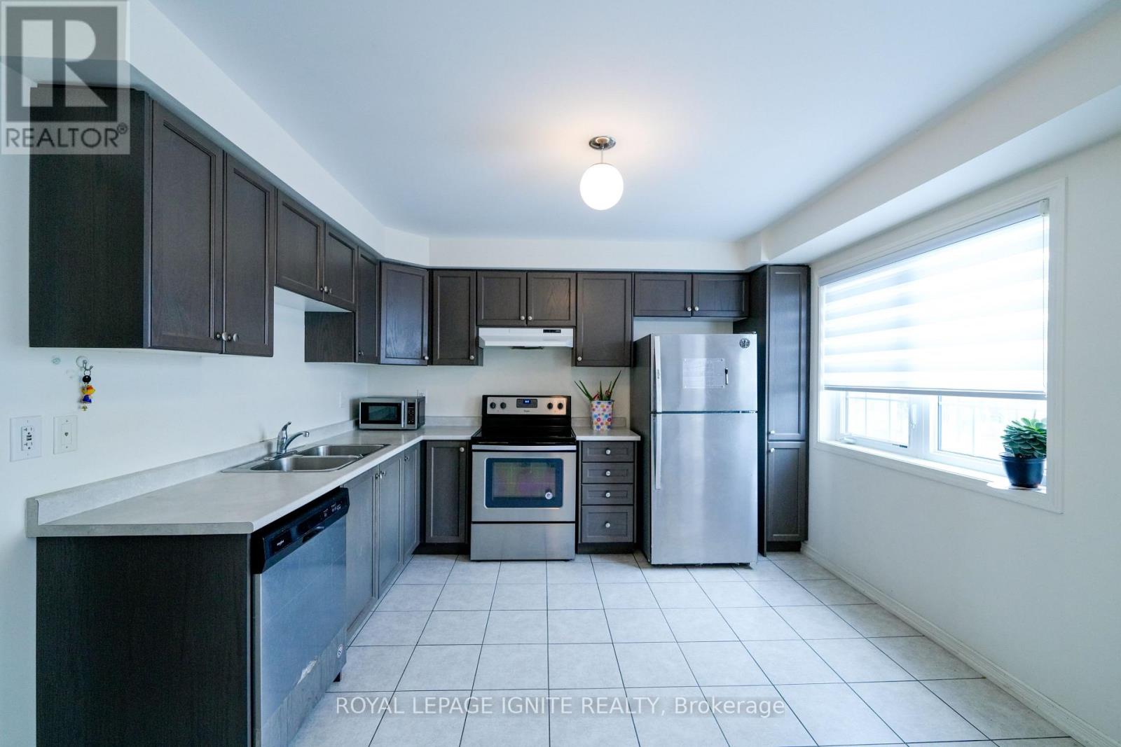 36 Carmilleri Road, Ajax, Ontario  L1Z 0T2 - Photo 9 - E12468952