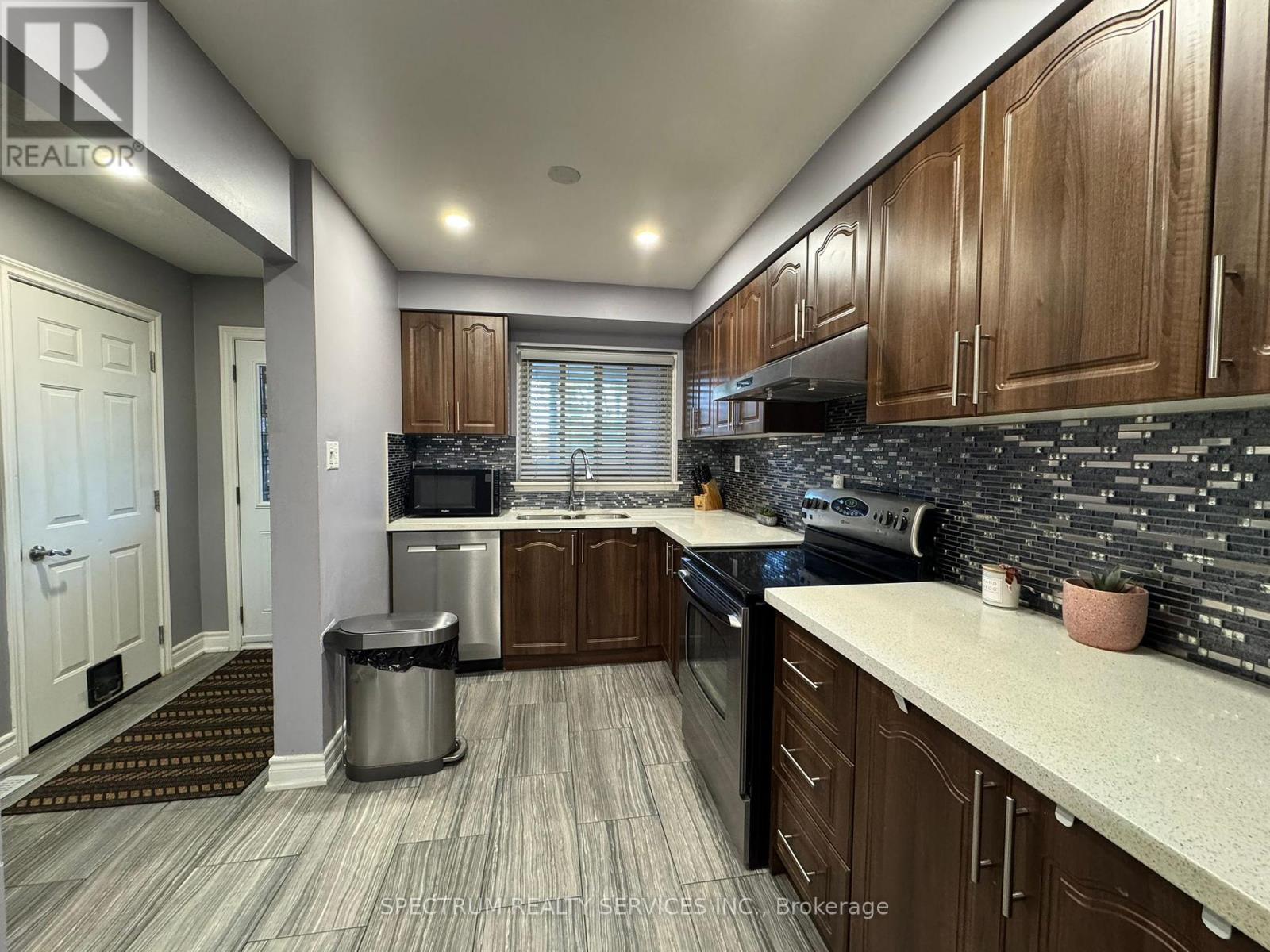 43 Mammoth Hall Trail, Toronto, Ontario  M1B 1P5 - Photo 7 - E12469053
