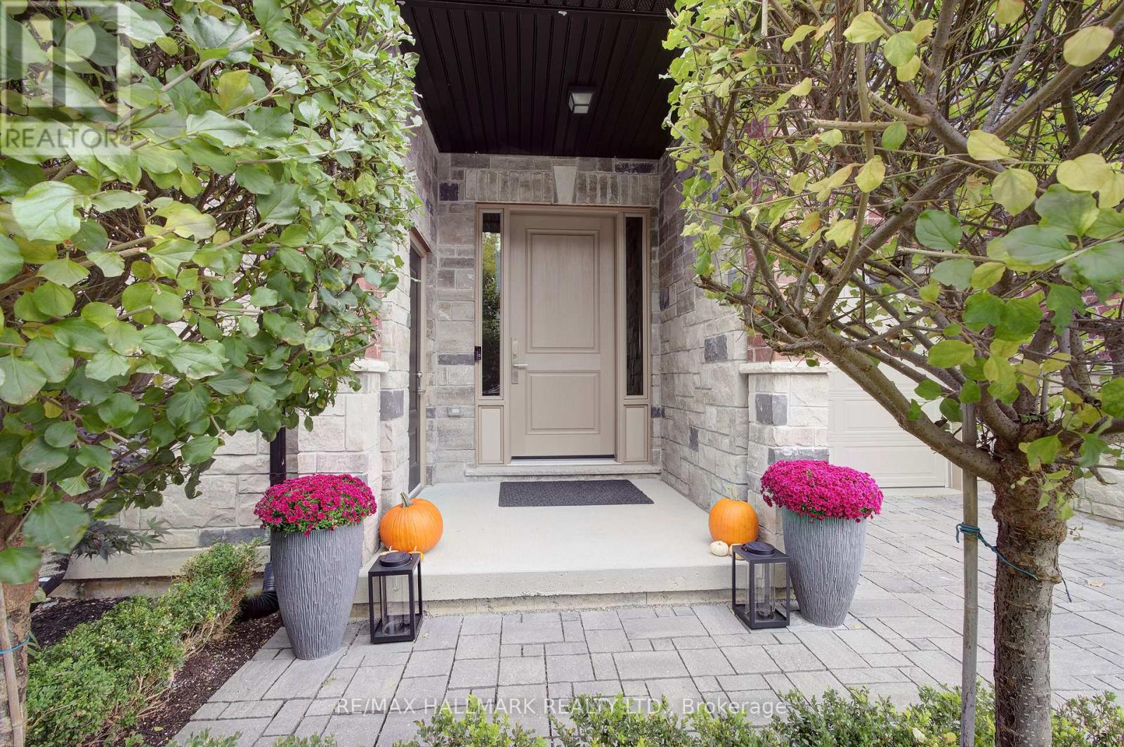 46 Lowther Avenue, Richmond Hill, Ontario  L4E 2Z6 - Photo 3 - N12468942