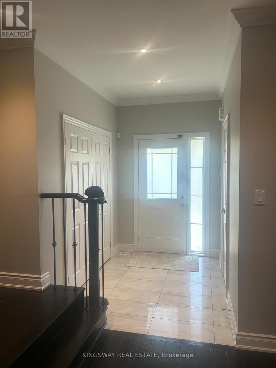 131 Chelsea Crescent, Bradford West Gwillimbury (Bradford), Ontario  L3Z 0J7 - Photo 5 - N12468951