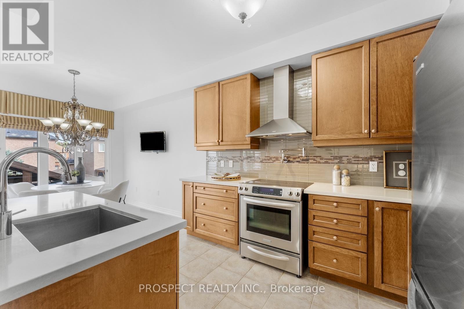 22 Worthview Drive, Vaughan, Ontario  L4H 0H9 - Photo 13 - N12469041