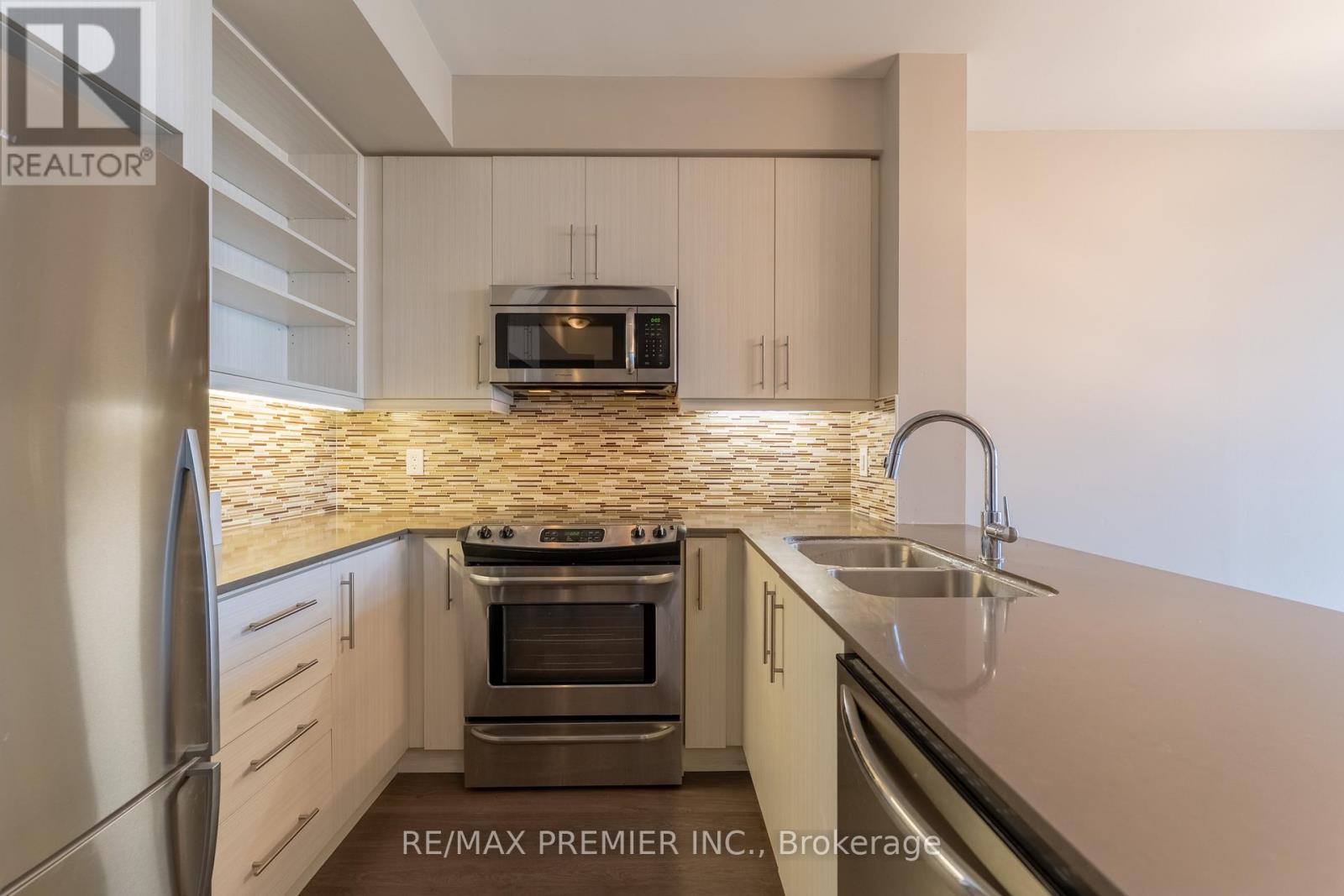 1401 - 55 Oneida Crescent, Richmond Hill, Ontario  L4B 4T9 - Photo 2 - N12469058