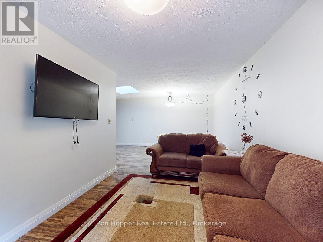 458 5th Avenue E, Owen Sound, Ontario  N4K 2R5 - Photo 33 - X12469084