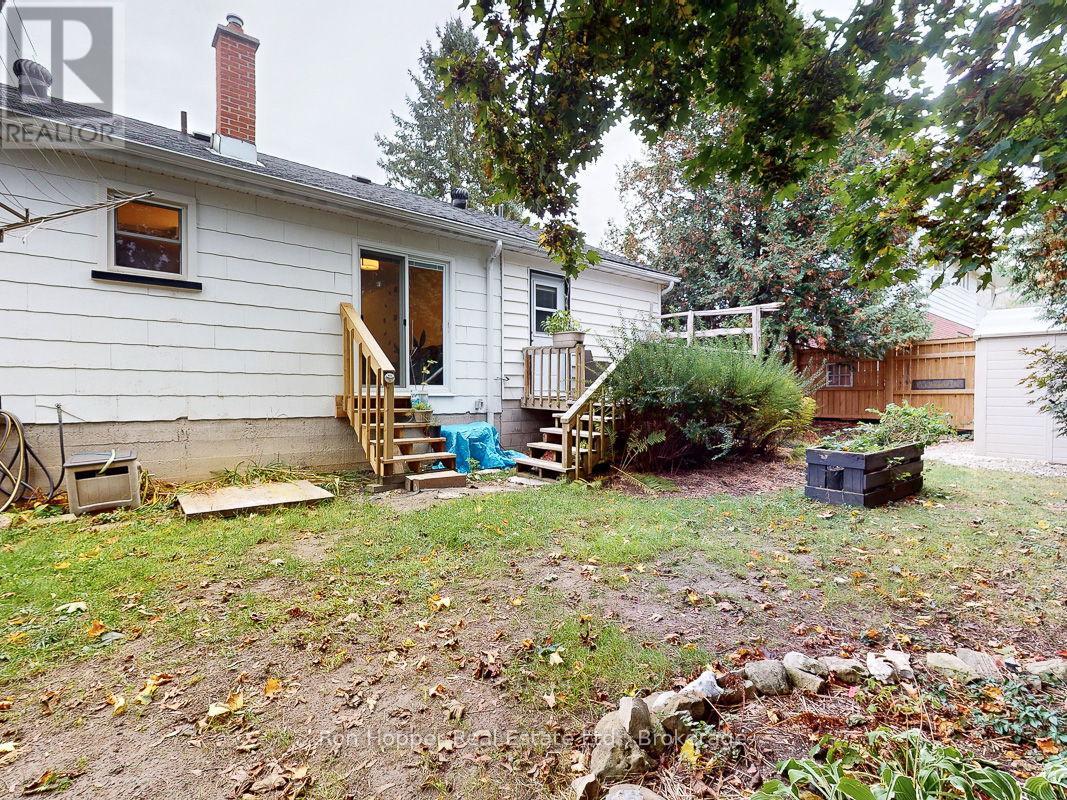 458 5th Avenue E, Owen Sound, Ontario  N4K 2R5 - Photo 7 - X12469084