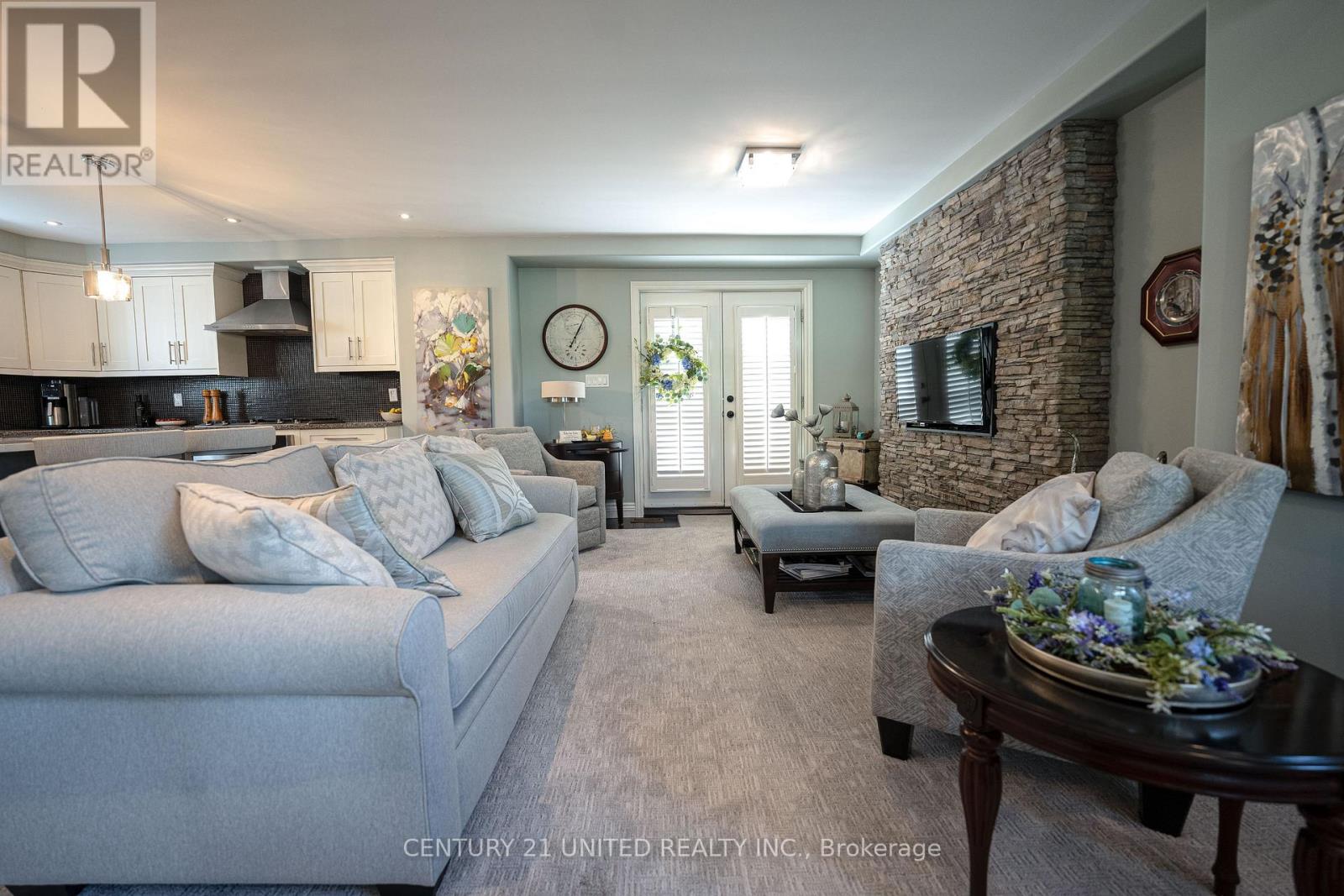 1 Wallace Street, Peterborough, Ontario K9H 1A8 - Photo 6 - X12469123