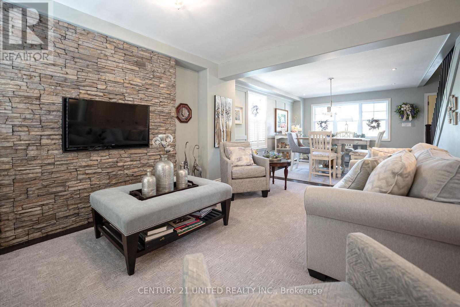 1 Wallace Street, Peterborough, Ontario K9H 1A8 - Photo 7 - X12469123