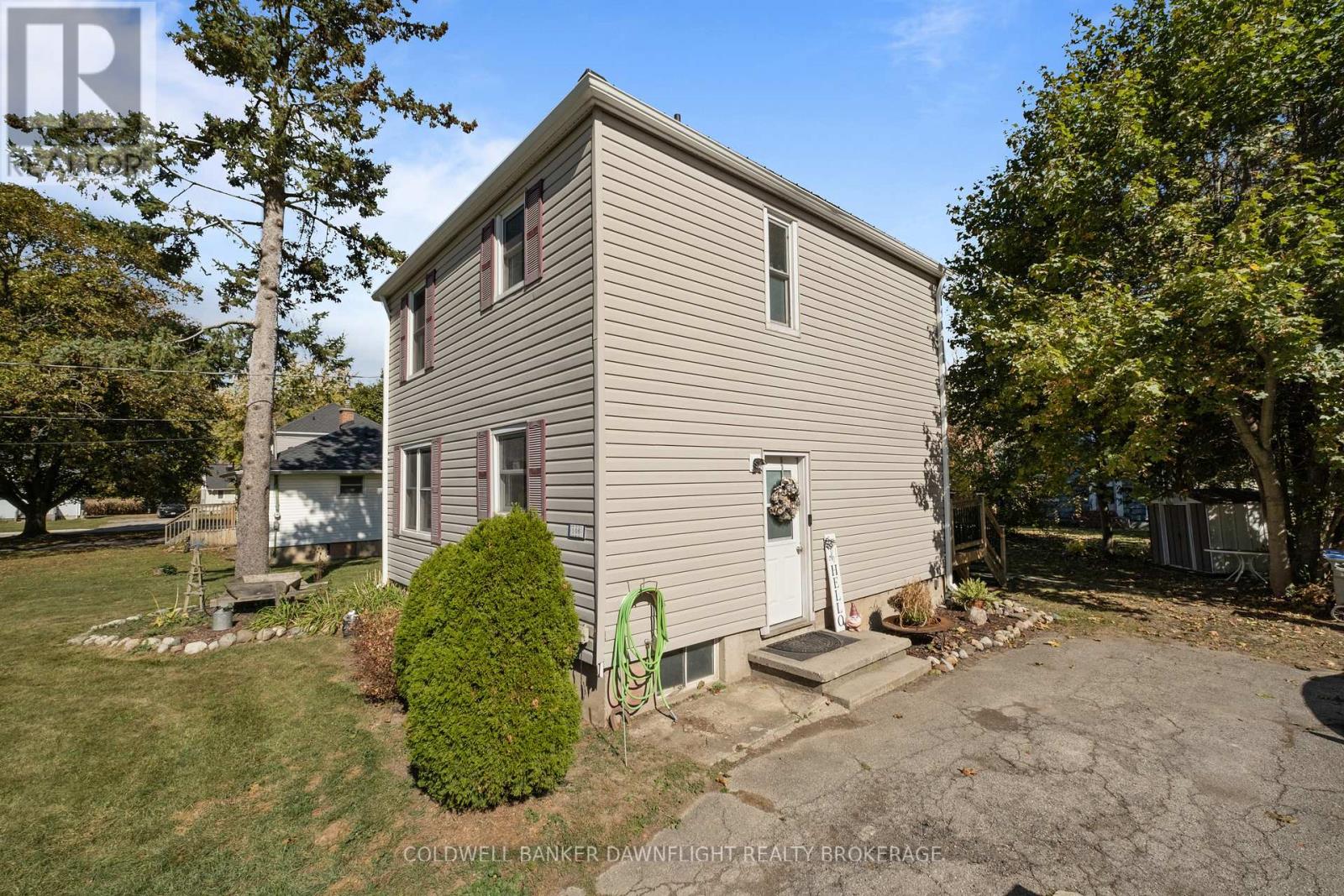 106 Kensington Crescent, South Huron, Ontario  N0M 1Y0 - Photo 2 - X12469100