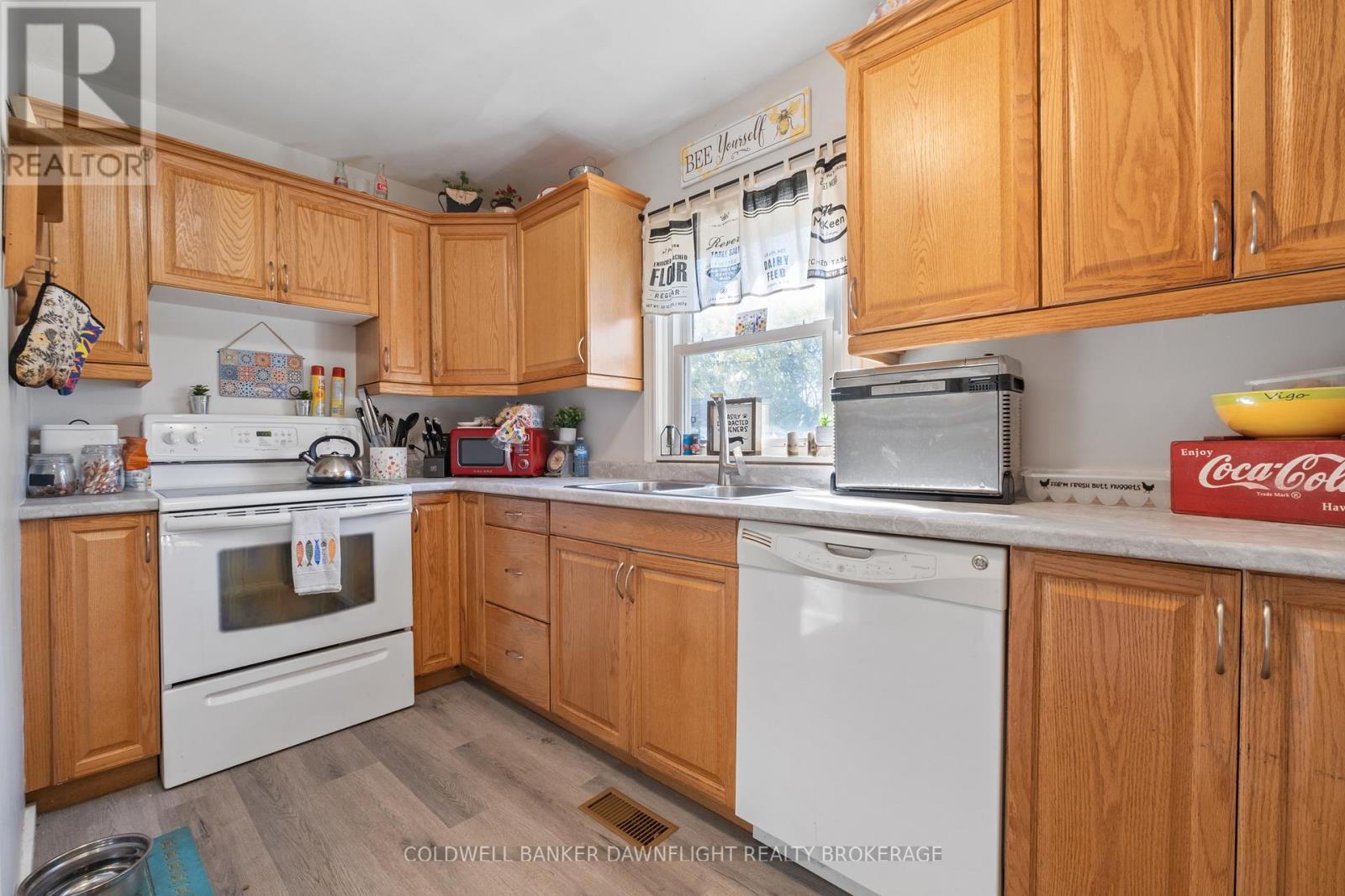 106 Kensington Crescent, South Huron, Ontario  N0M 1Y0 - Photo 7 - X12469100