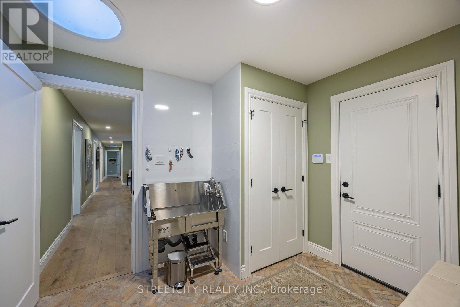 46 Foxborough Grove, London South, Ontario  N6K 4A8 - Photo 20 - X12469116