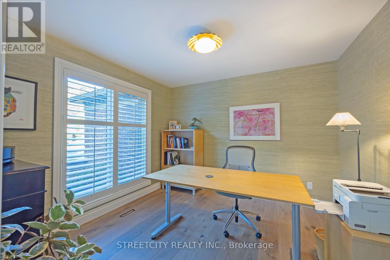 46 Foxborough Grove, London South, Ontario  N6K 4A8 - Photo 4 - X12469116