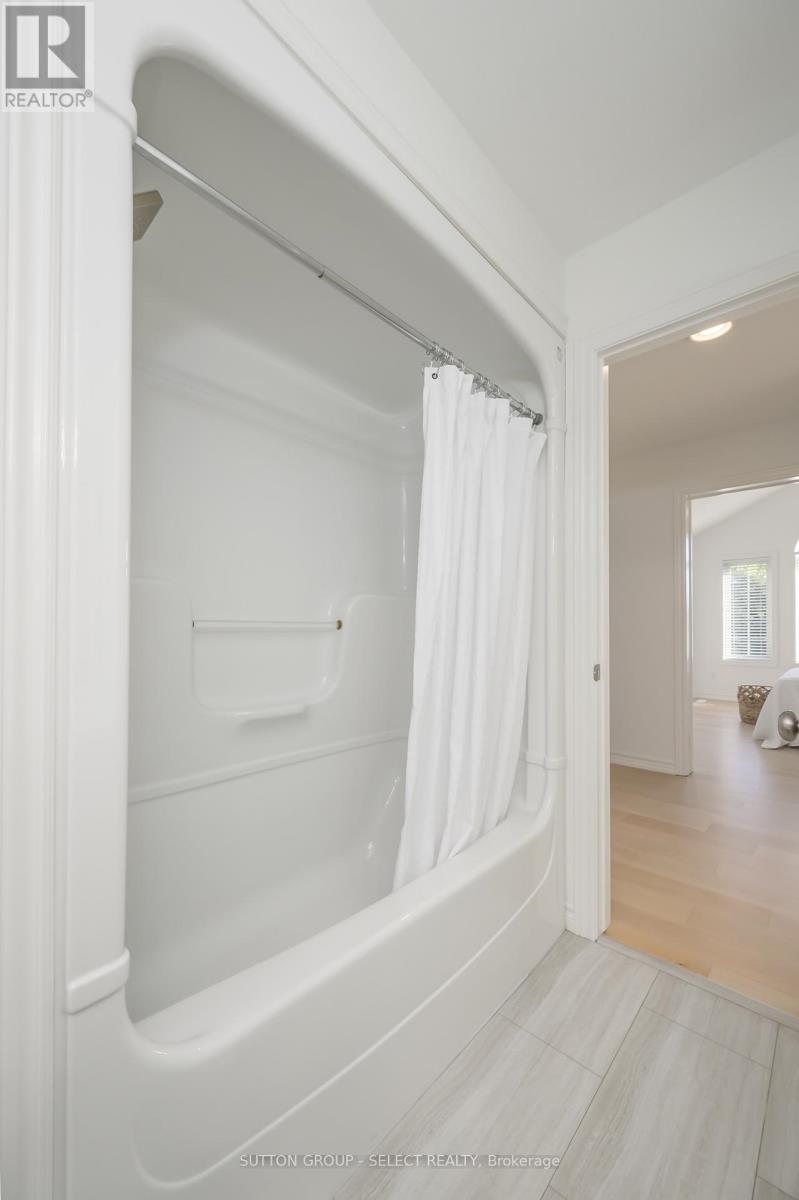 270 East Rivertrace Walk, London North, Ontario  N6G 5J7 - Photo 37 - X12469121