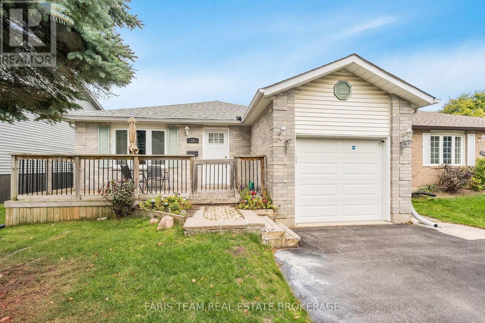 24 Laurie Crescent, Barrie, Ontario  L4M 6C7 - Photo 3 - S12469004