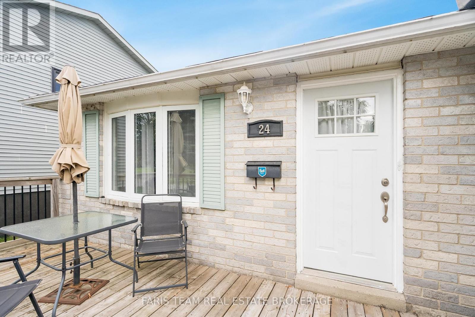 24 Laurie Crescent, Barrie, Ontario  L4M 6C7 - Photo 4 - S12469004