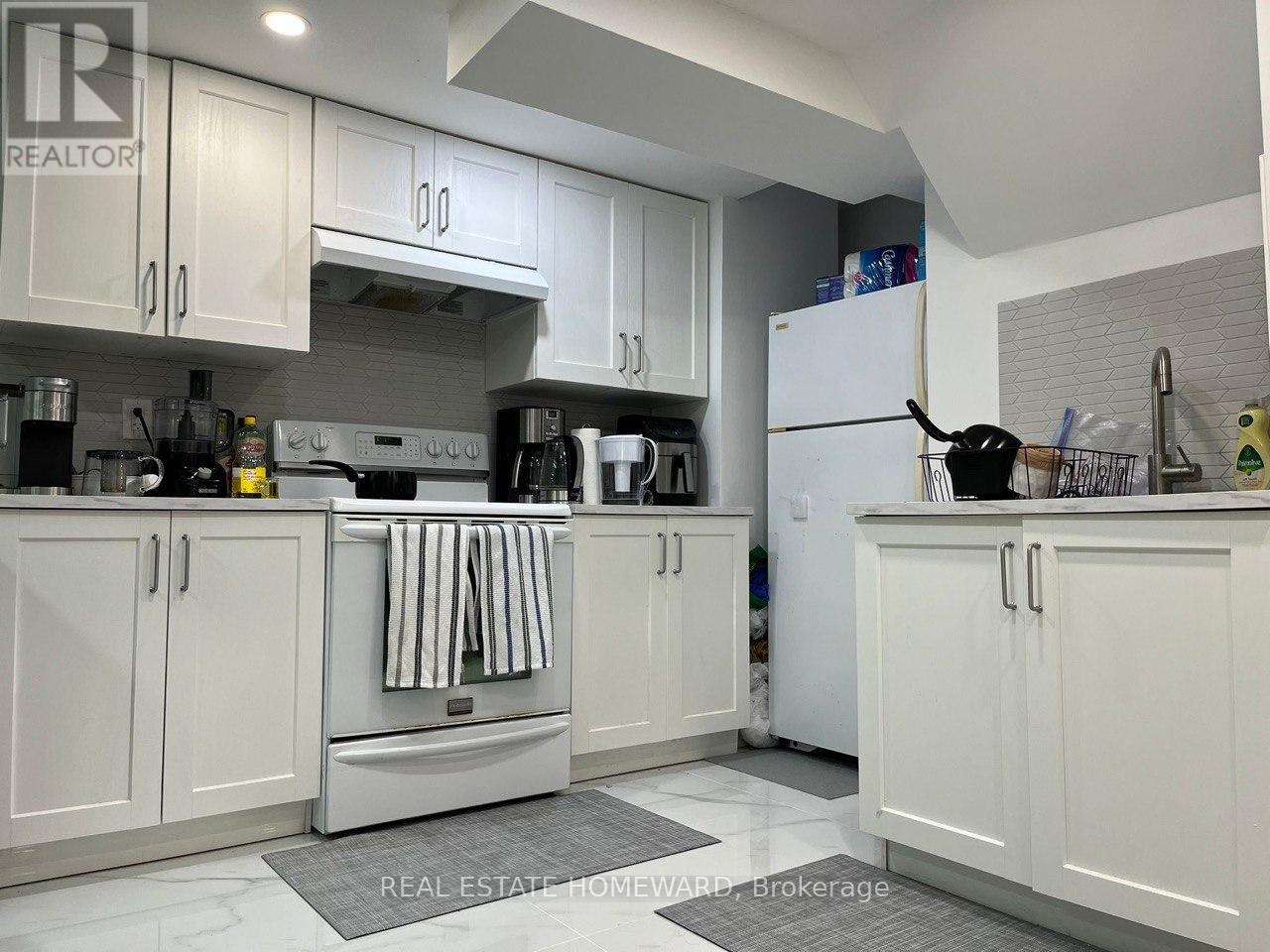 Walk Up - 82 Rush Road, Aurora, Ontario  L4G 7G5 - Photo 3 - N12463036