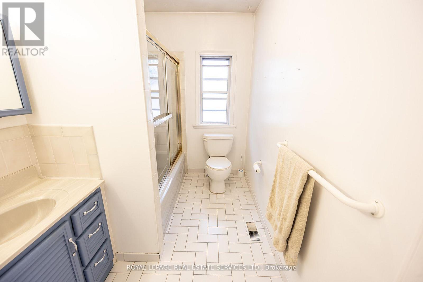 1361 Kenmuir Avenue, Mississauga, Ontario  L5G 4B3 - Photo 13 - W12293180