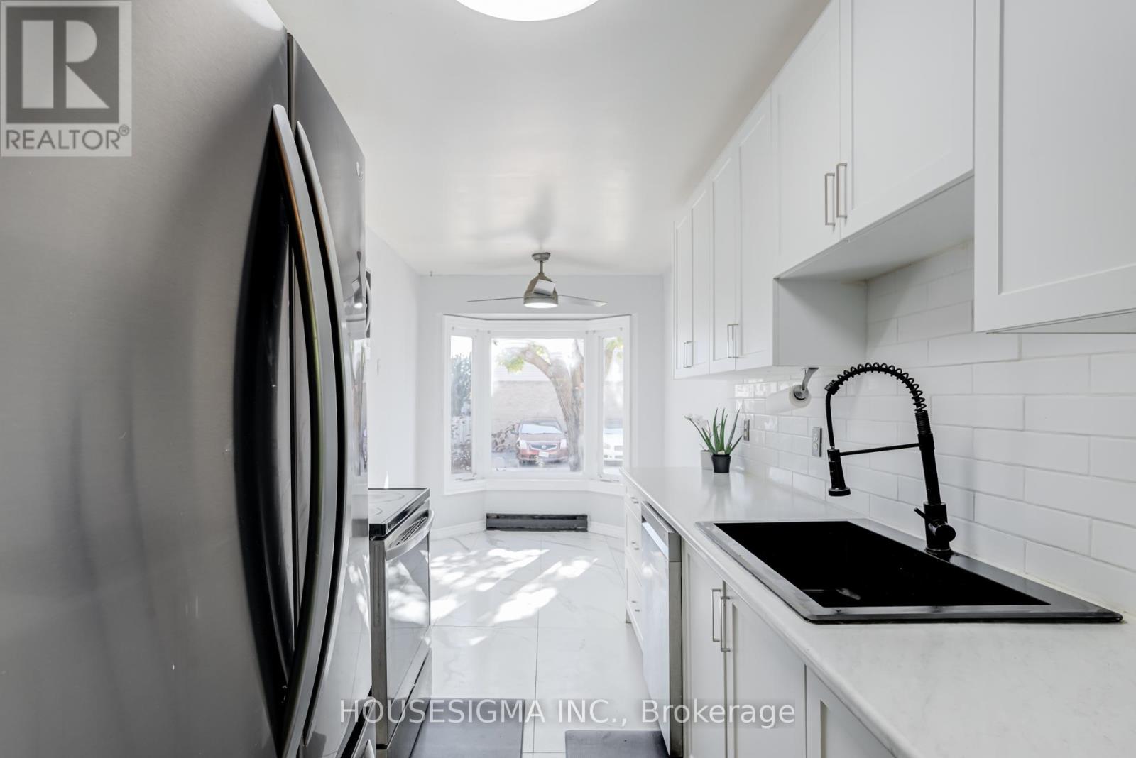 61 - 31 Parkview Drive, Orangeville, Ontario  L9W 4J1 - Photo 2 - W12468928