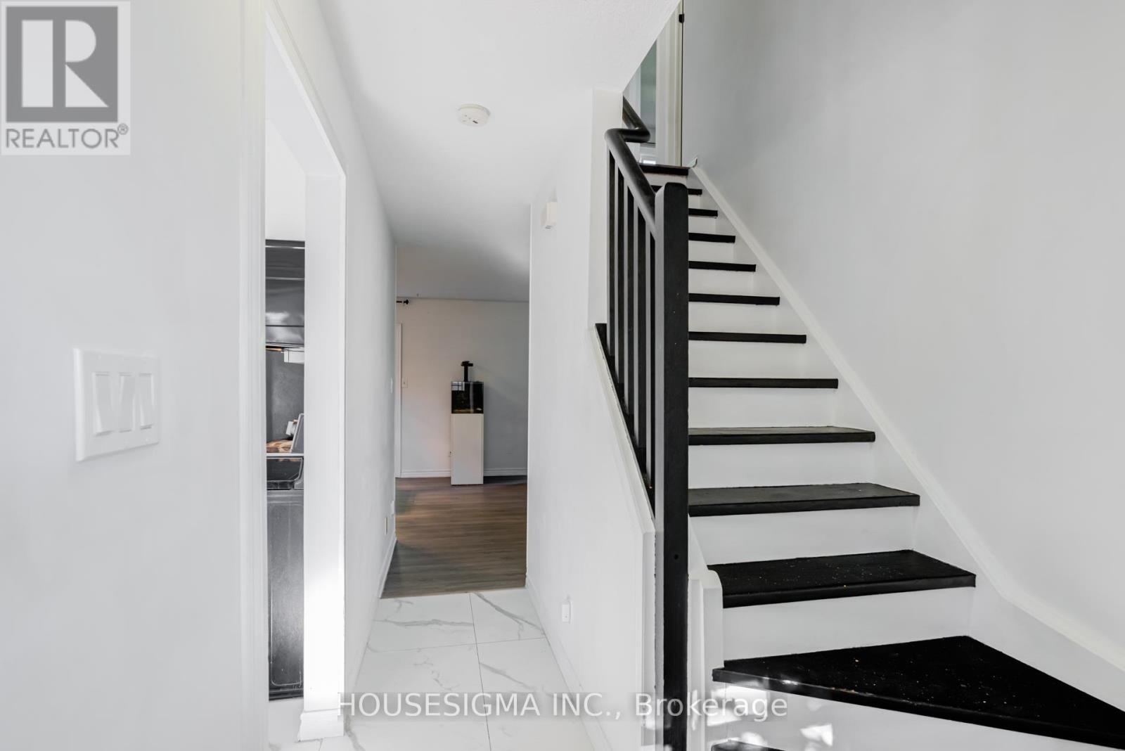 61 - 31 Parkview Drive, Orangeville, Ontario  L9W 4J1 - Photo 3 - W12468928